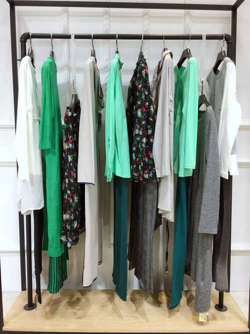 佳丽粘粉报价与厂家品牌折扣服装批发指南